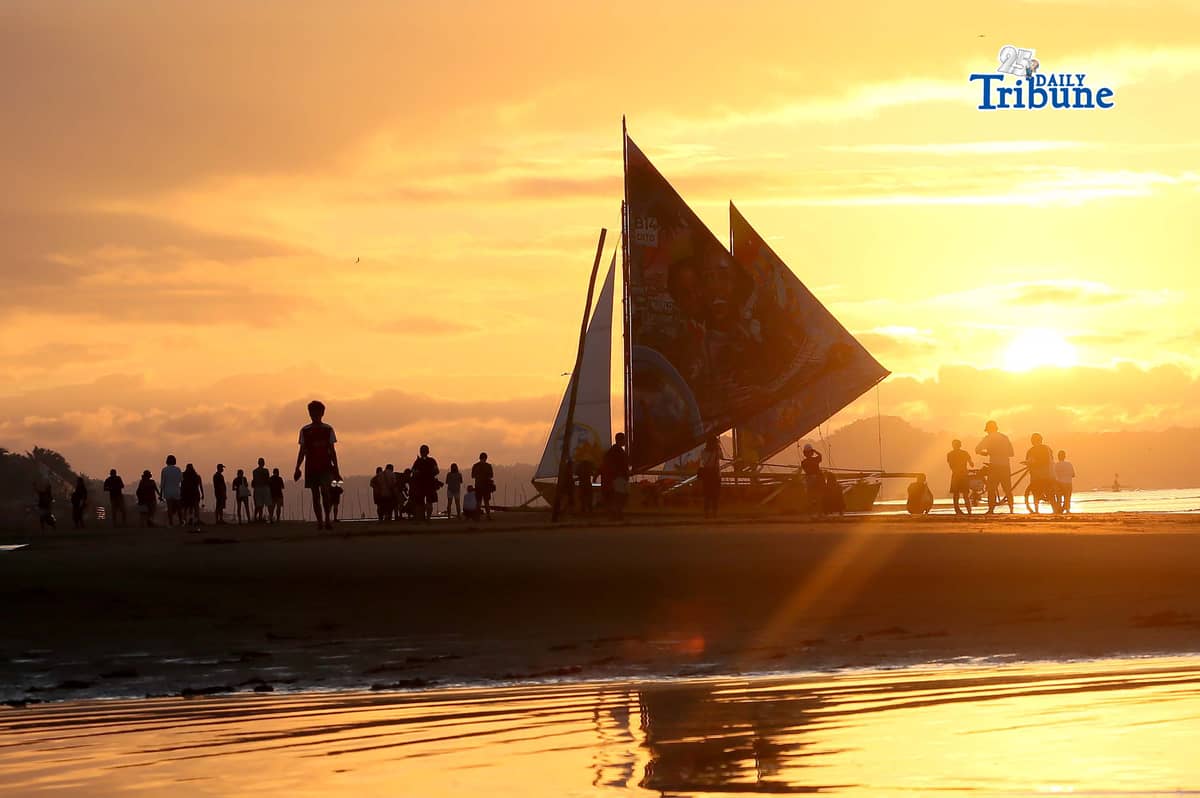 (March 01 2026) Local and foreign tourist flock at the shoreline of Arevalo in Iloilo City on Sunday March 1 2026, to witness the colorful 53rd Iloilo-Guimaras Paraw Regatta Festival. The Iloilo Paraw Regatta Festival is Asia's oldest traditional sailing event in the Philippines, held annually in Villa Arevalo, Iloilo City, . Photo/Analy Labor