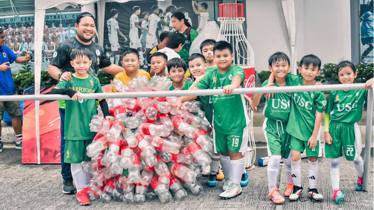 FUTURE Leaders participants of the Aboitiz Football Cup collect plastic bottles for recycling as part of the “Tapon to Ipon” campaign.