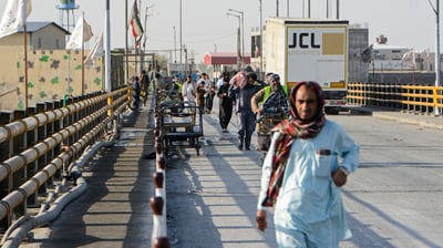 Afghan, Pakistani forces battle along border