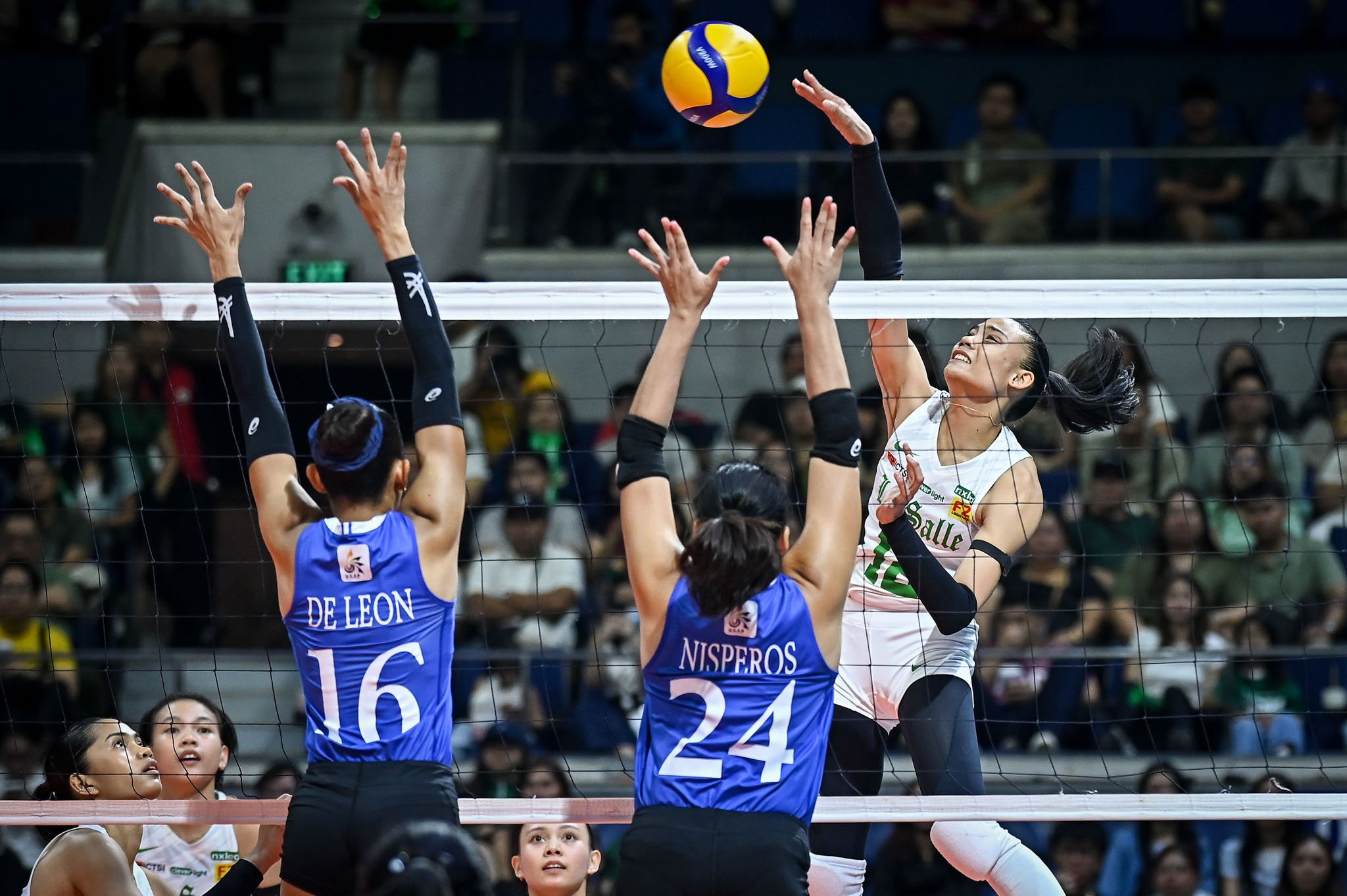 Simply too good: La Salle pounds Ateneo, stretches streak to 16 games