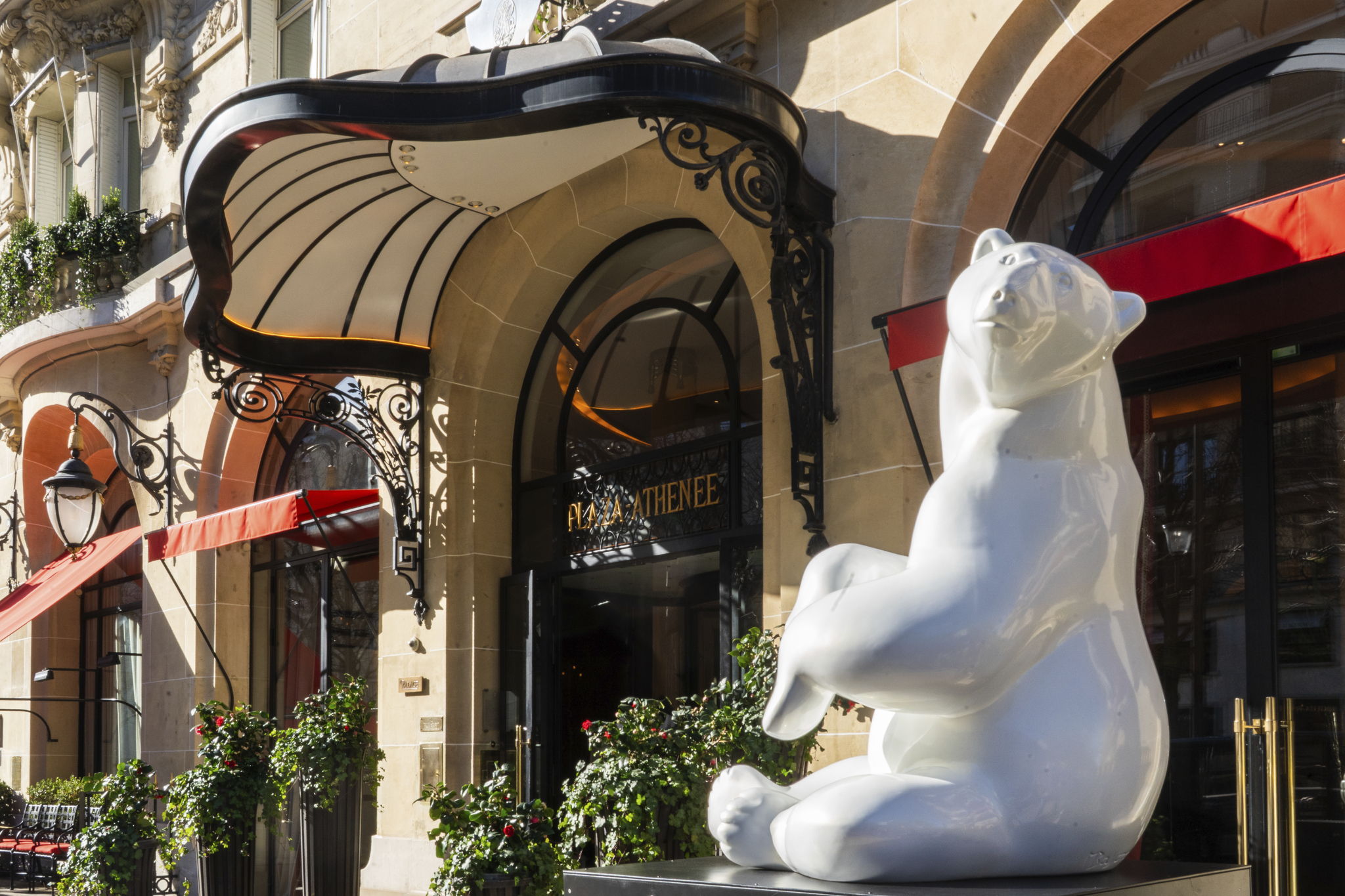 Michel Bassompierre sculptures arrive at Plaza Athénée