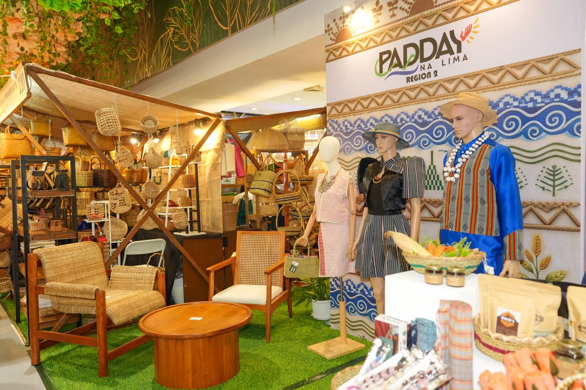 MODERN Filipinism is here: The Megatrade Halls of SM Megamall are made into a sprawling theater of craft.