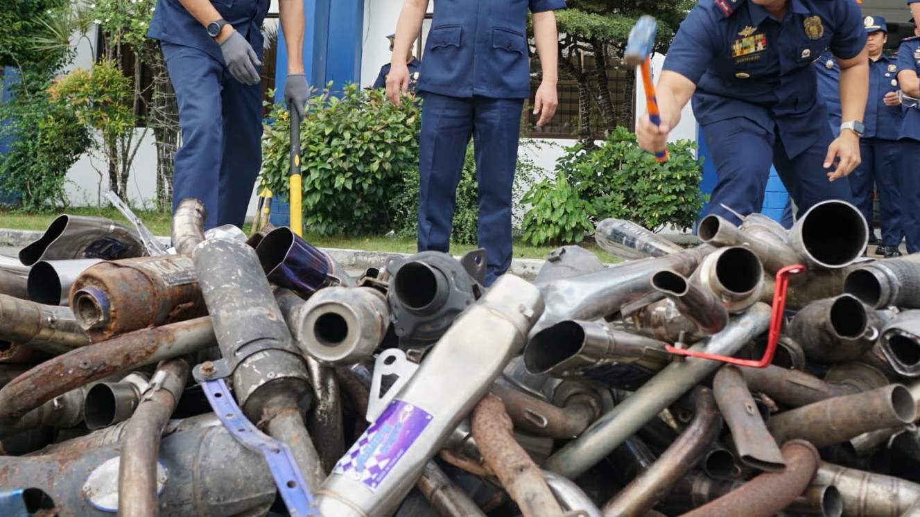 DILG leads confiscated ‘open pipe’ mufflers’ destruction