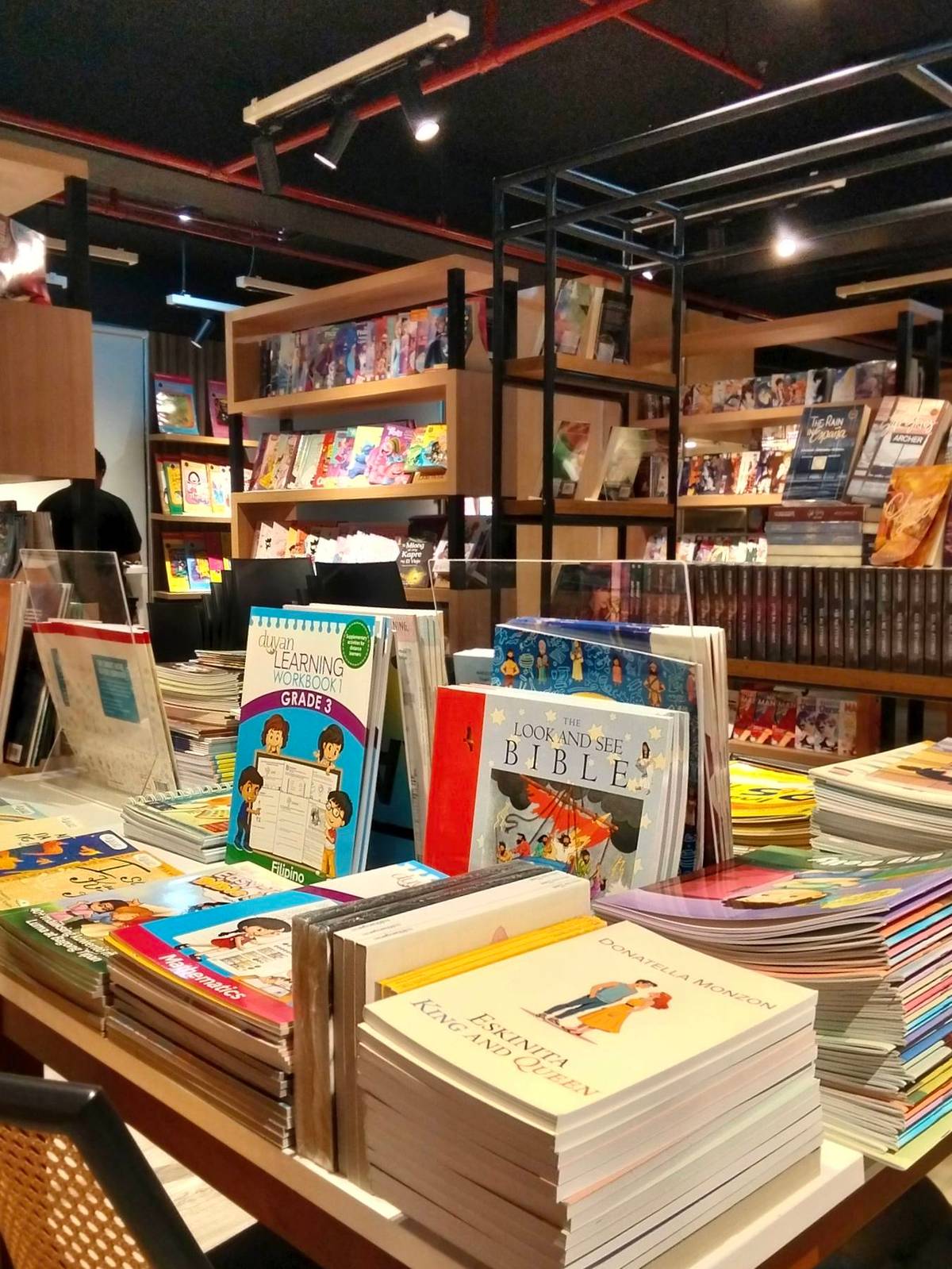 LAMPARA offers a wide range of selections—from children's stories, to reimagined Bible stories, and instructional materials.