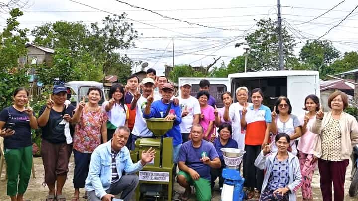 Agrarian Reform Beneficiaries Organizations in Camarines Norte receiving the feed pelletizers and hammer mills from the Department of Agrarian Reform this Wednesday.