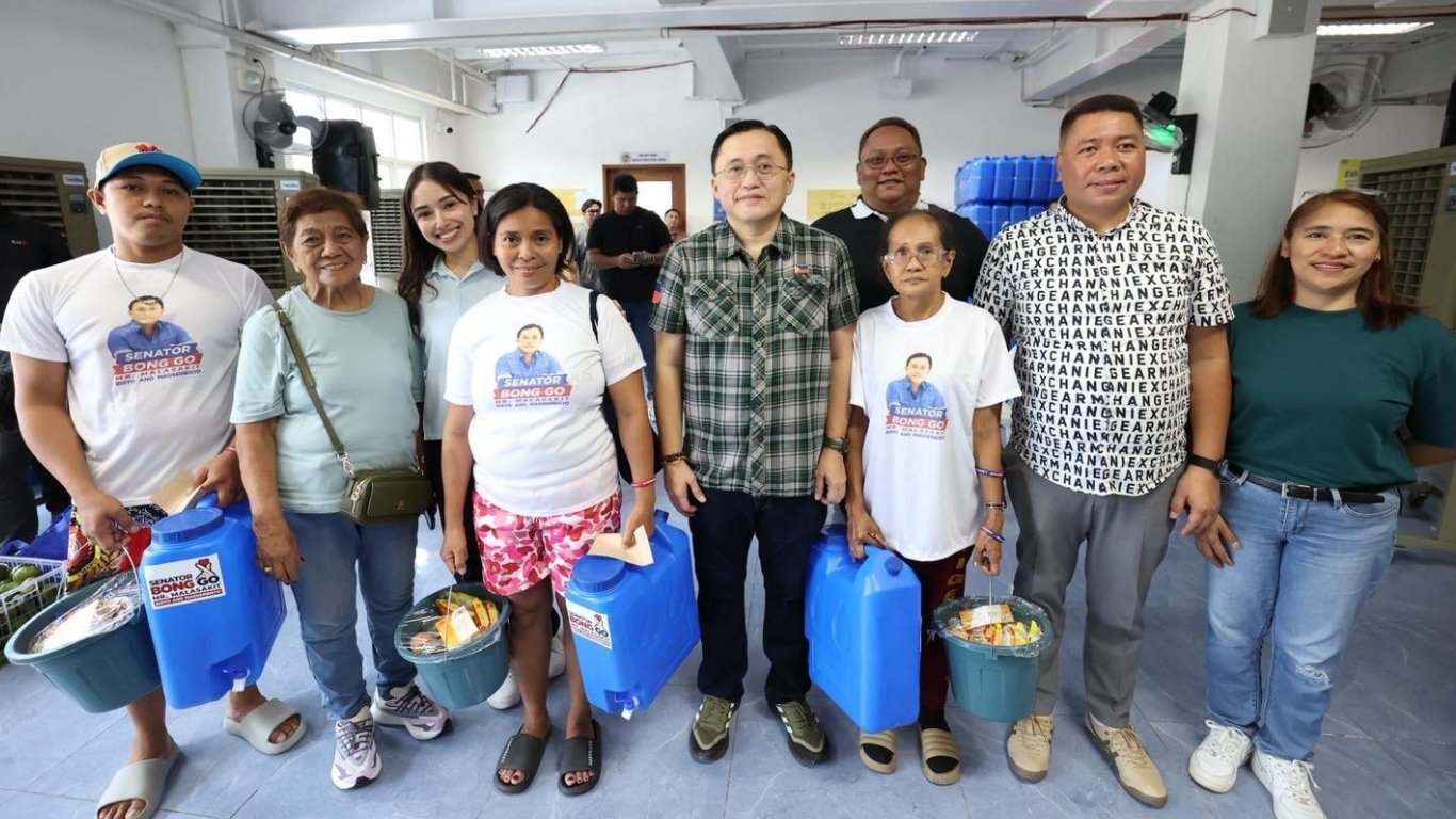 Mandaluyong fire victims receive needed aid