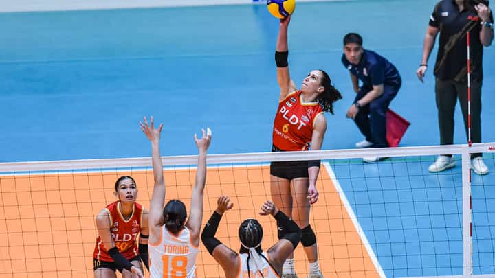SAVI Davison and the PLDT High Speed Hitters are hot on a win that will send them back to the top spot of the PVL All-Filipino Conference team standings.