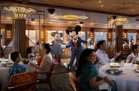 NAVIGATOR’S Club: A cozy spot for laughs, music and surprise visits from Disney friends.