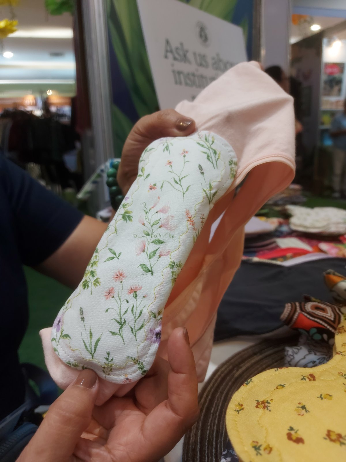 PROPER way of affixing a cloth pad into panty to stay in place.