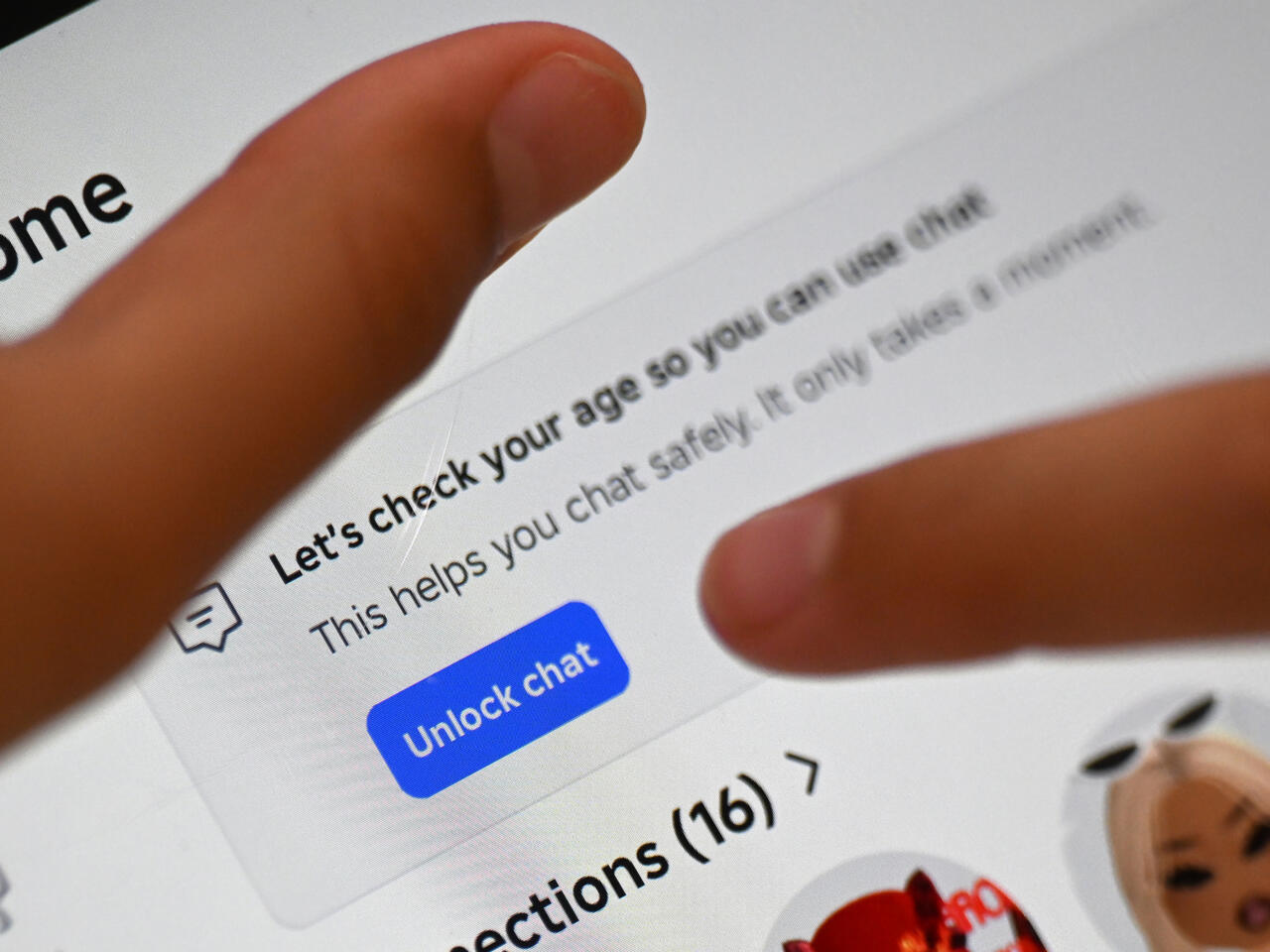 Australia forces porn sites to block under-18s 
