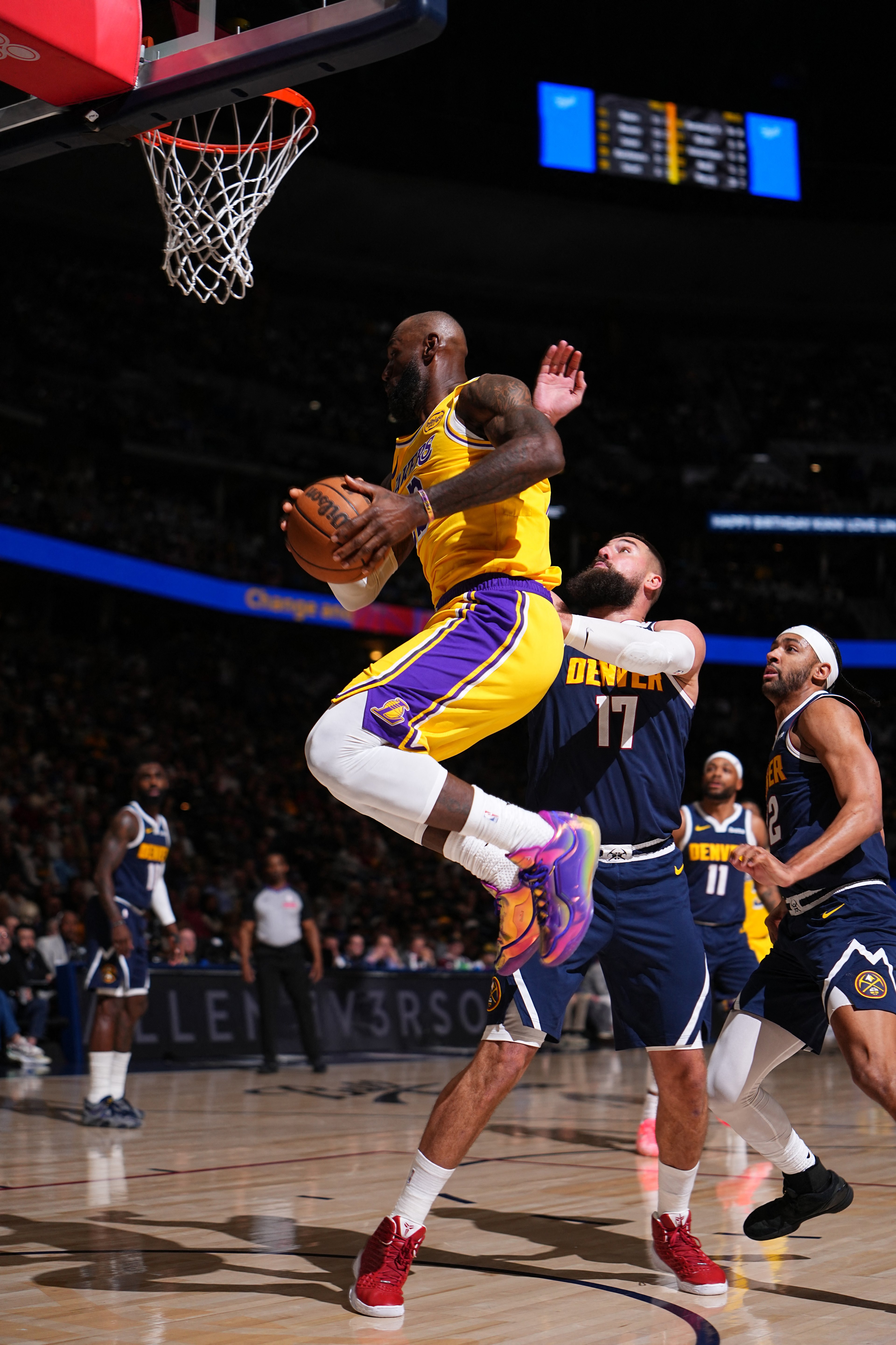 James milestone fails to save Lakers