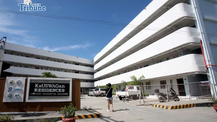 THE KaUSWAGan Residences, a condominium-type socialized housing project for low-salary-grade employees of the Iloilo City Government, stands in Barangay San Isidro, Jaro, Iloilo City.
The P248-million, four-storey, 120-unit low-rise condominium was developed by SM Development Corporation in partnership with project manager CFC ANCOP, the city government, and the Department of Human Settlements and Urban Development as part of its housing balance compliance.
Units are allocated to qualified city government employees with Salary Grade 8 and below who have at least five years of service and do not own a house or lot.
The project forms part of the city’s broader housing program under the RISE Iloilo City roadmap, which aims to address a housing backlog of more than 15,000 families.