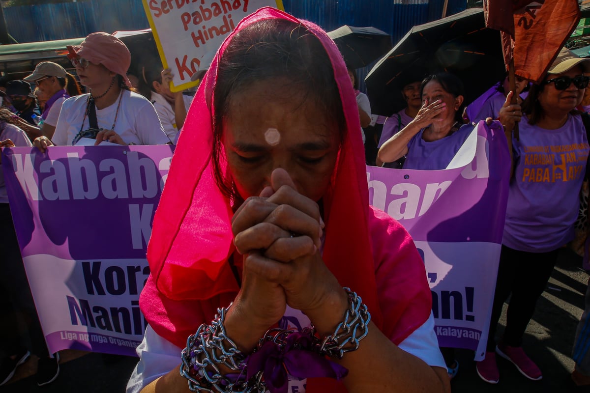 Women's rights advocates protest in Mendiola