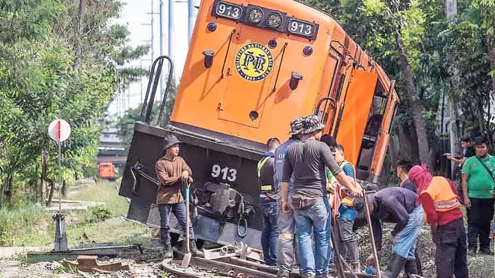 PHILIPPINE National Railways workers clear a derailed train near Don Bosco in Makati in 2023 — a moment frozen on steel and gravel months before the old line fell silent in 2024 for the North-South Commuter Railway expansion, a project that has itself lost momentum.