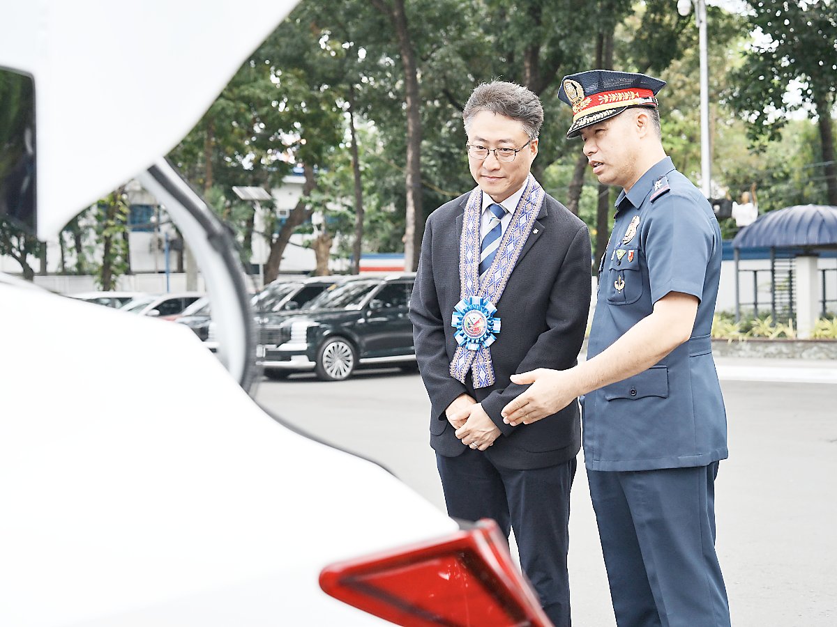 Hyundai turns over Elantra patrol cars to PNP