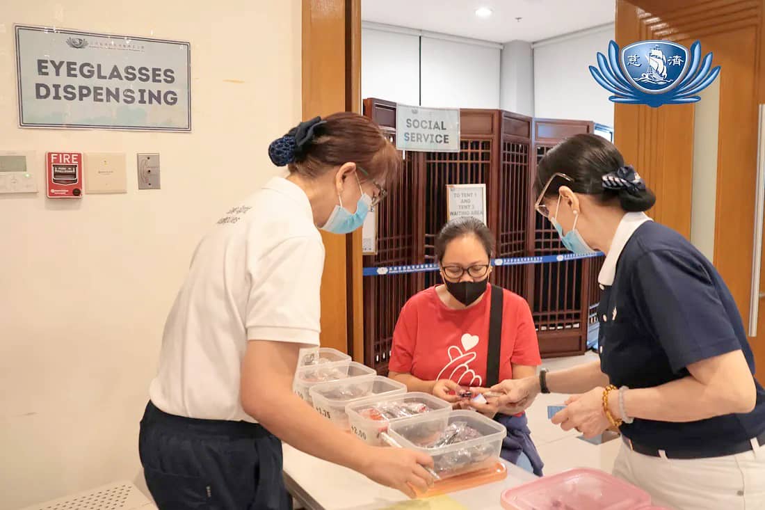 A QUEZON City resident gets free eyeglasses at the Tzu Chi Eye Center.