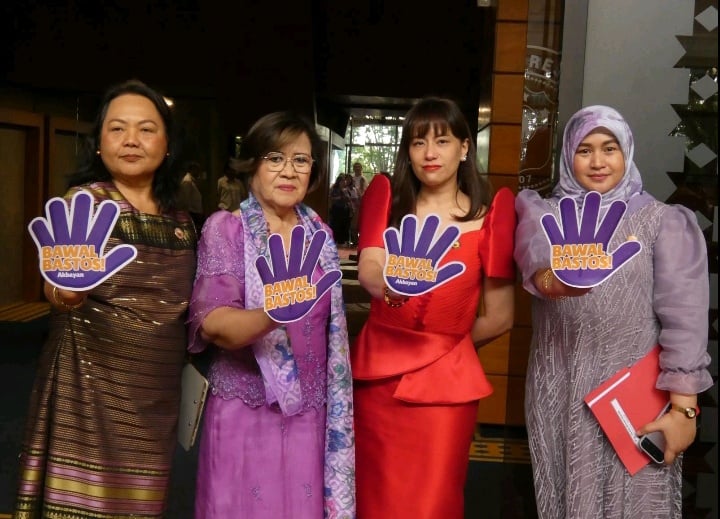 Women lawmakers unite vs sexism in all-women House session