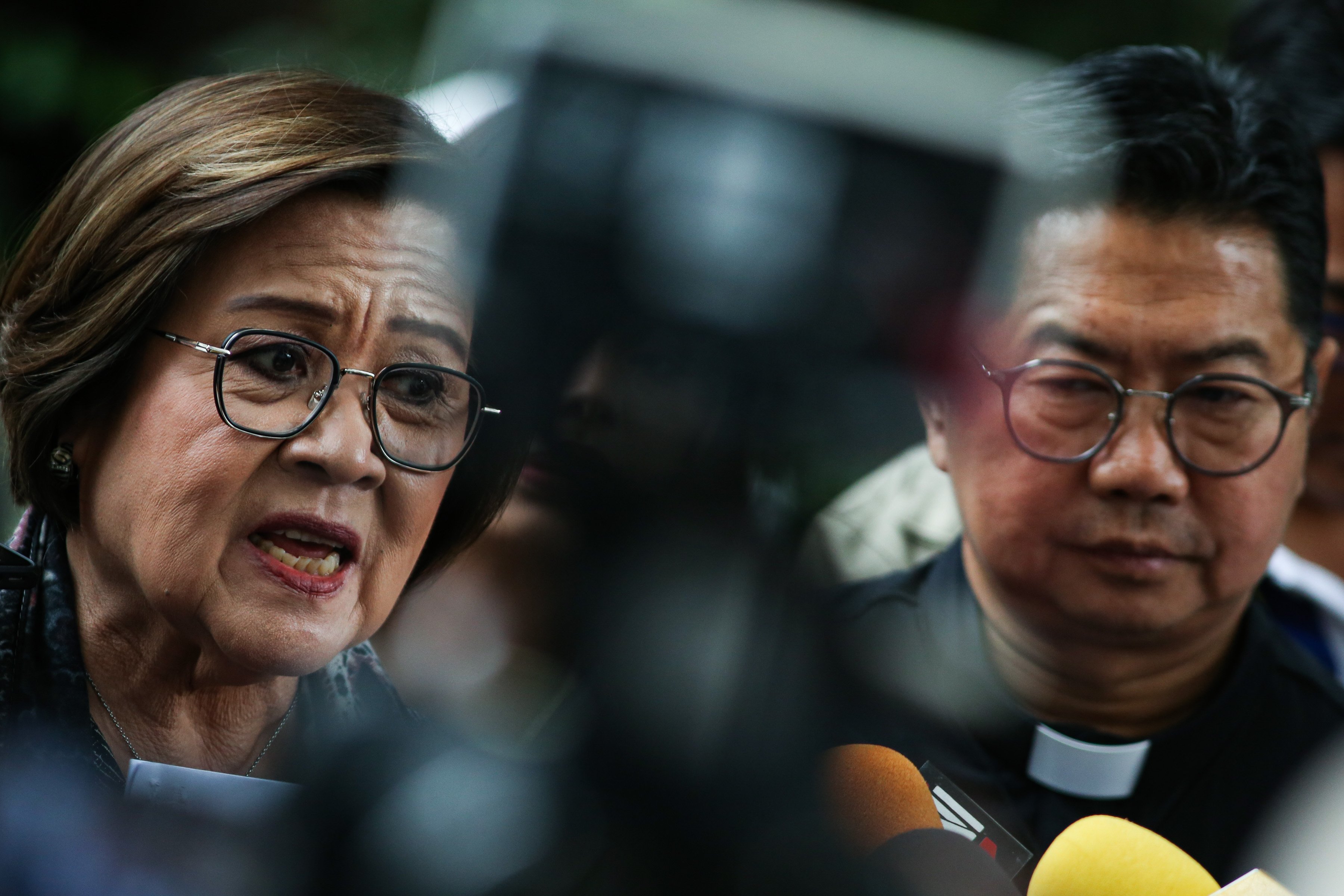 De Lima, Fr. Flavie, nagsampa ng libel vs 18 'ex-Marines' 

