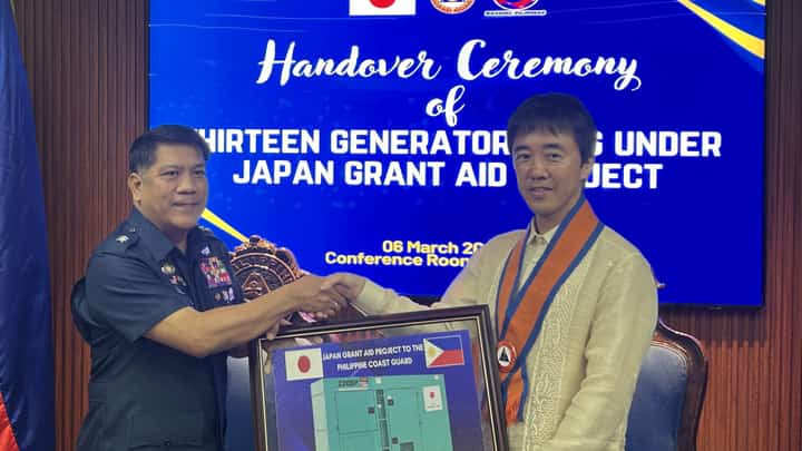RADM Rommel A. Supangan of the Philippine Coast Guard (left) and Minister for Economic Affairs YOKOTA Naobumi (right) shake hands during the turnover of generators with trailers provided by Japan through Official Development Assistance to support PCG operations.