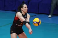 SAVI Davison and the PLDT High Speed Hitters make short work of the Galeries Tower Highrisers, 25-18, 25-22, 25-17, to grab the solo lead in the PVL All-Filipino Conference.