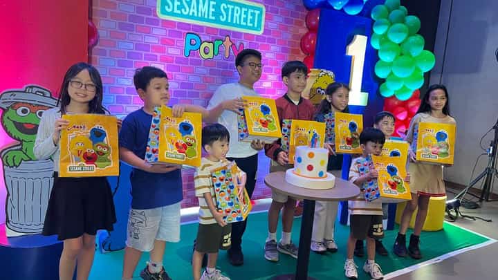 Kids join the fun at Max’s launch of its “Sesame Street” party packages.