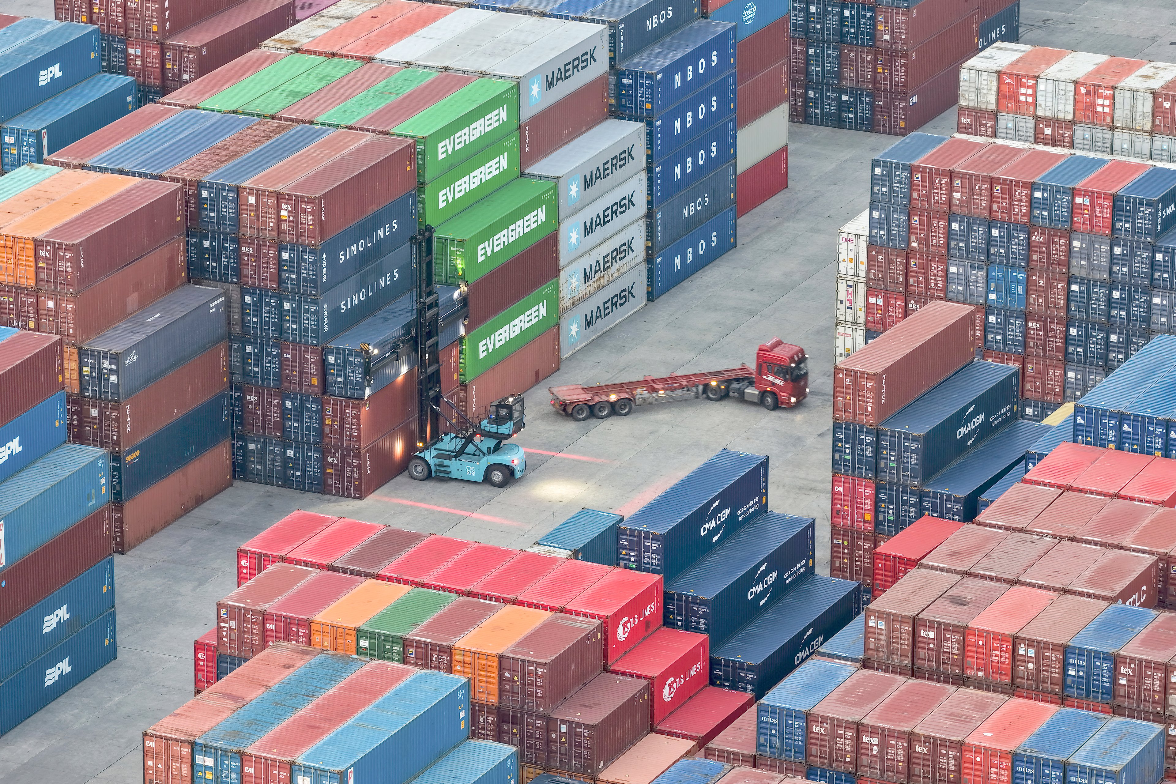 Domestic trade volume drops 35.3%
