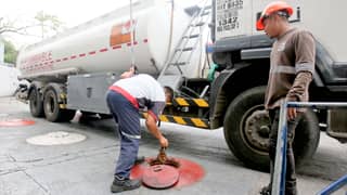 Fuel prices seesaw as gasoline faces P4 rollback