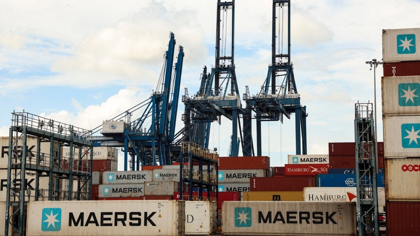 Cosco suspends operations at Panama Canal port