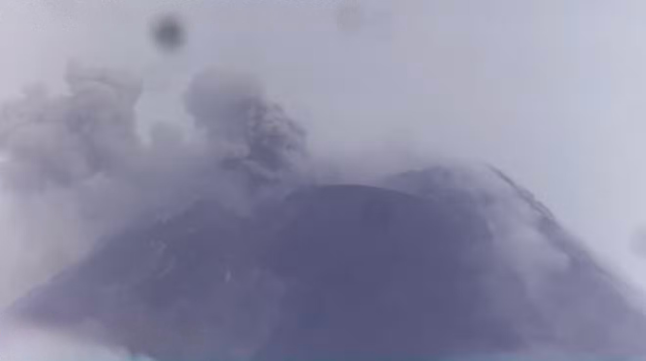 Mayon seismic activity surges as 
Alert Level 3 remains