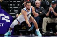 STEPHEN Curry of the Golden State Warriors will miss more games as he recovers from a bruised right knee.