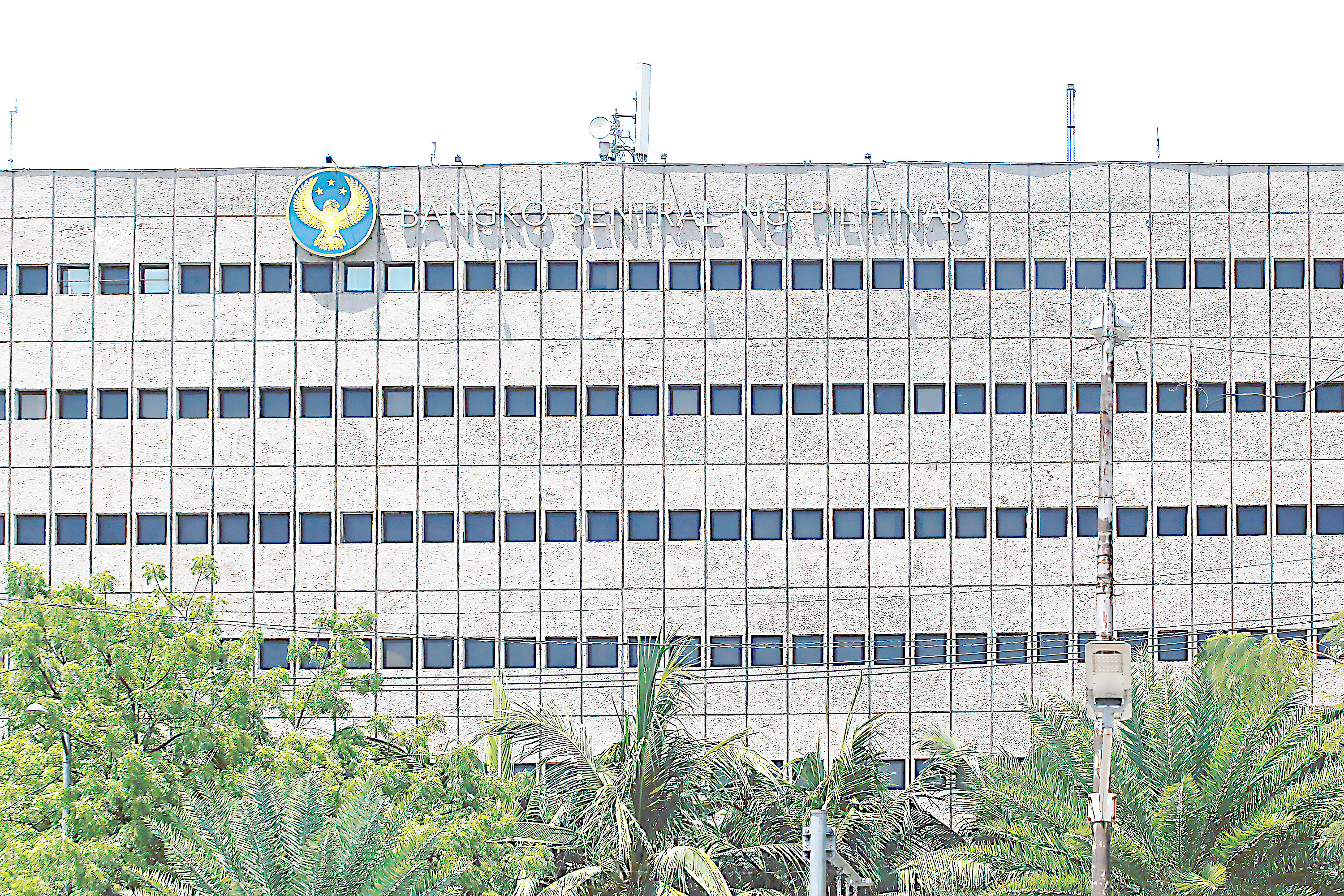 BSP wins global award as forex reserves reach historic high