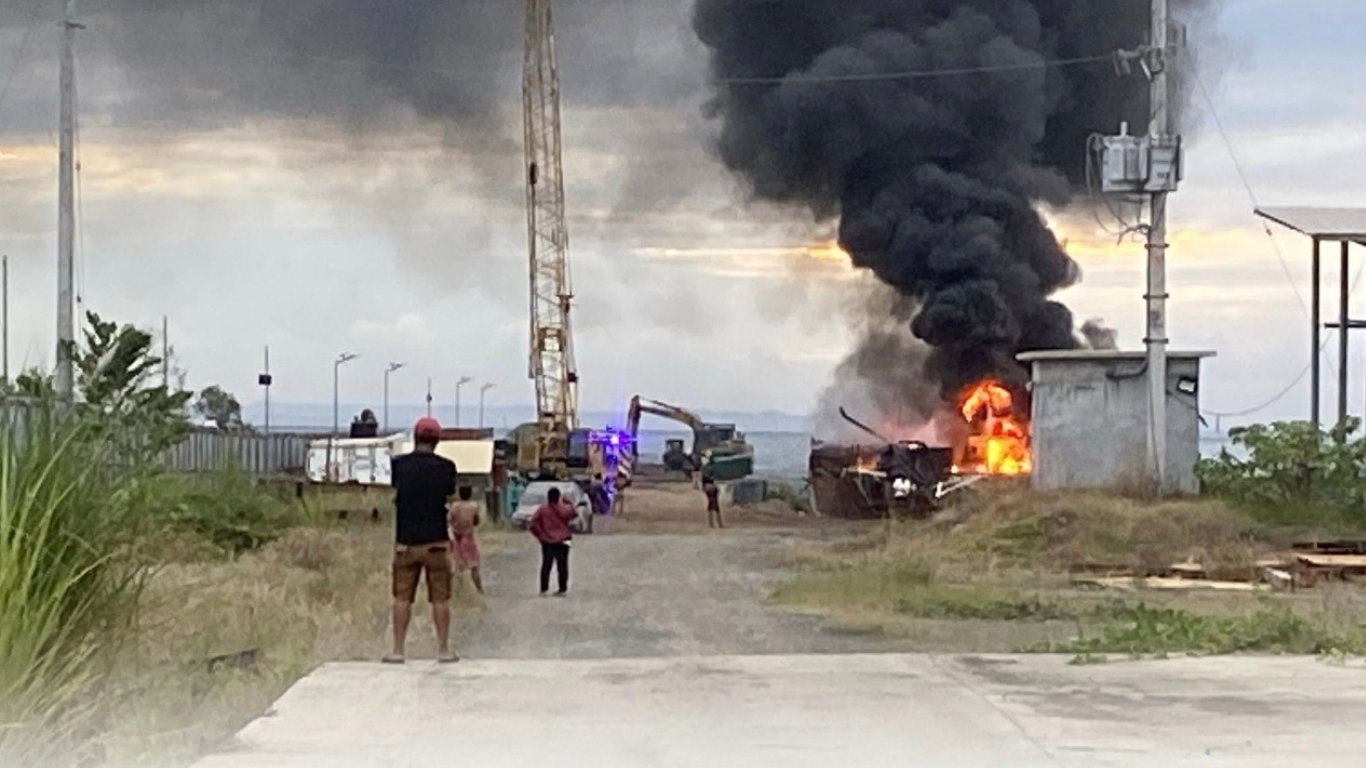 Barge fire hits Tagoloan shipyard