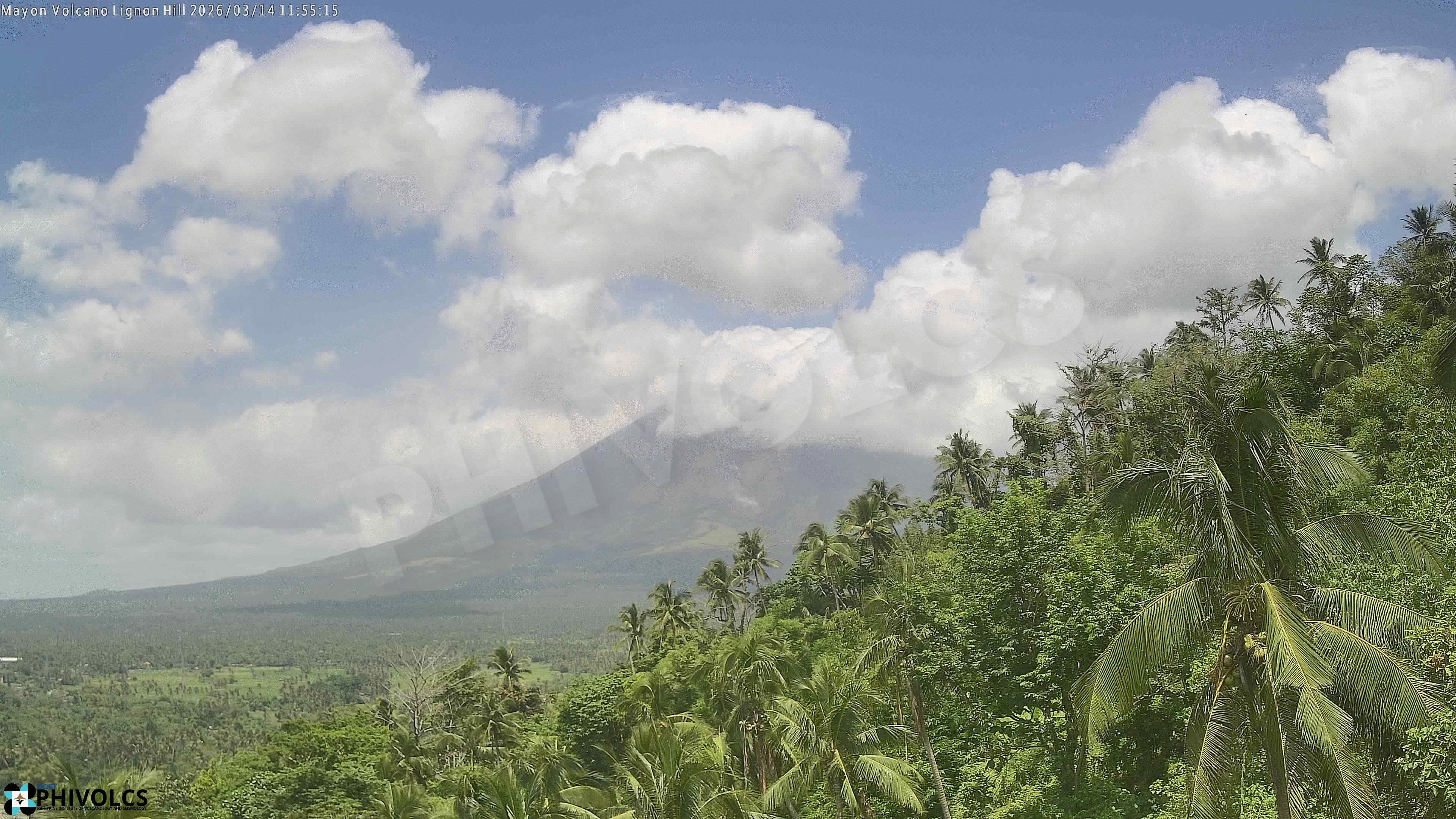 Mayon remains under Alert Level 3 as PHIVOLCS records quakes, rockfalls