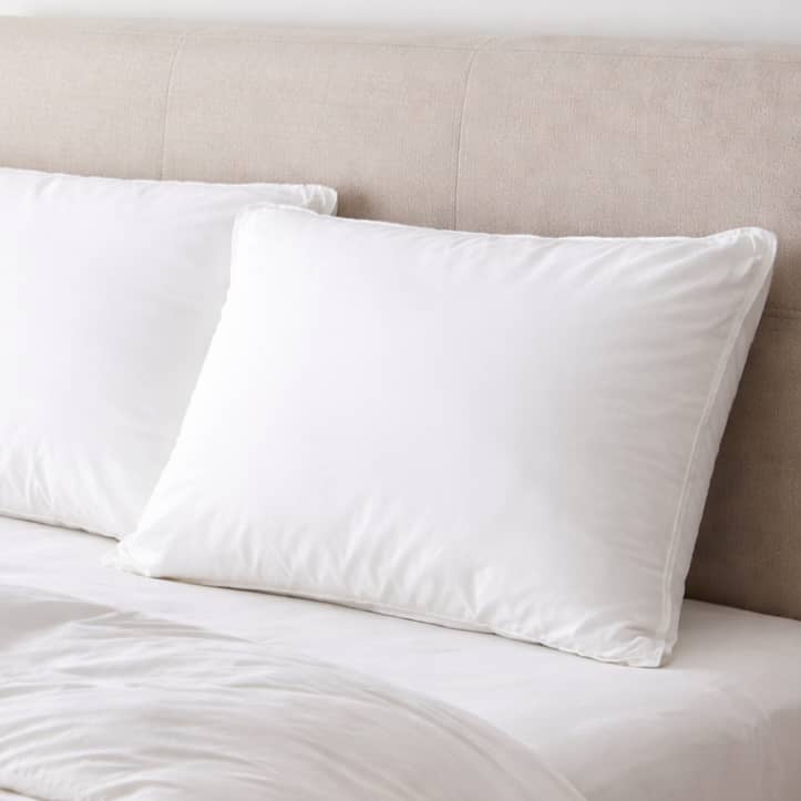 CANADIAN Down Alternative Pillow.