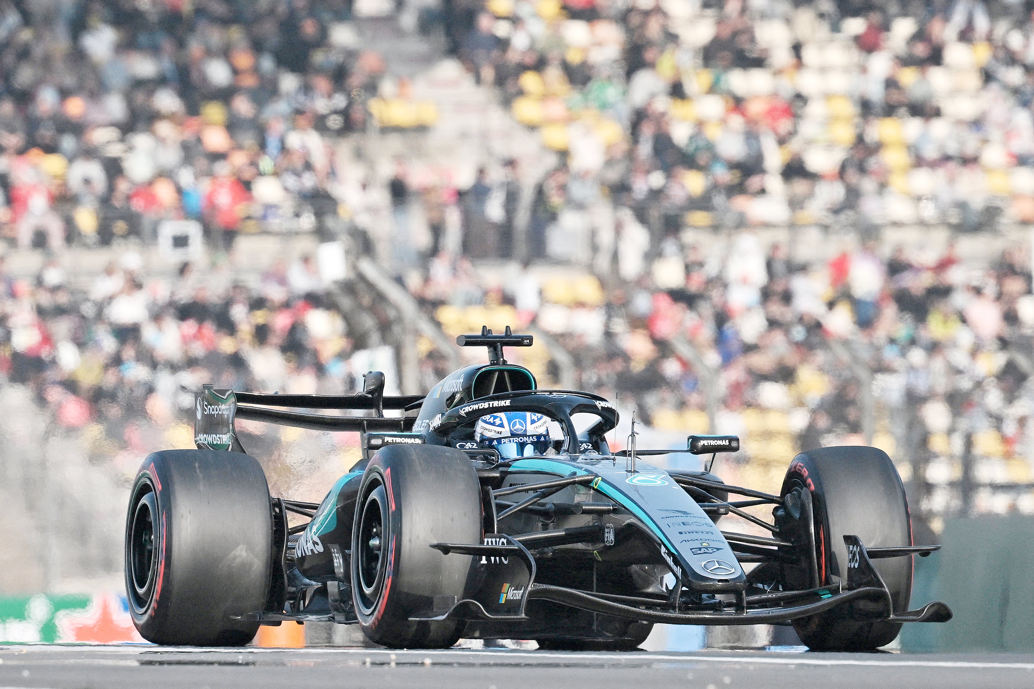Silver sweep: Russell leads Mercedes 
one-two in China GP sprint
