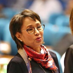 Vilma Santos puts public service first, pauses film plans