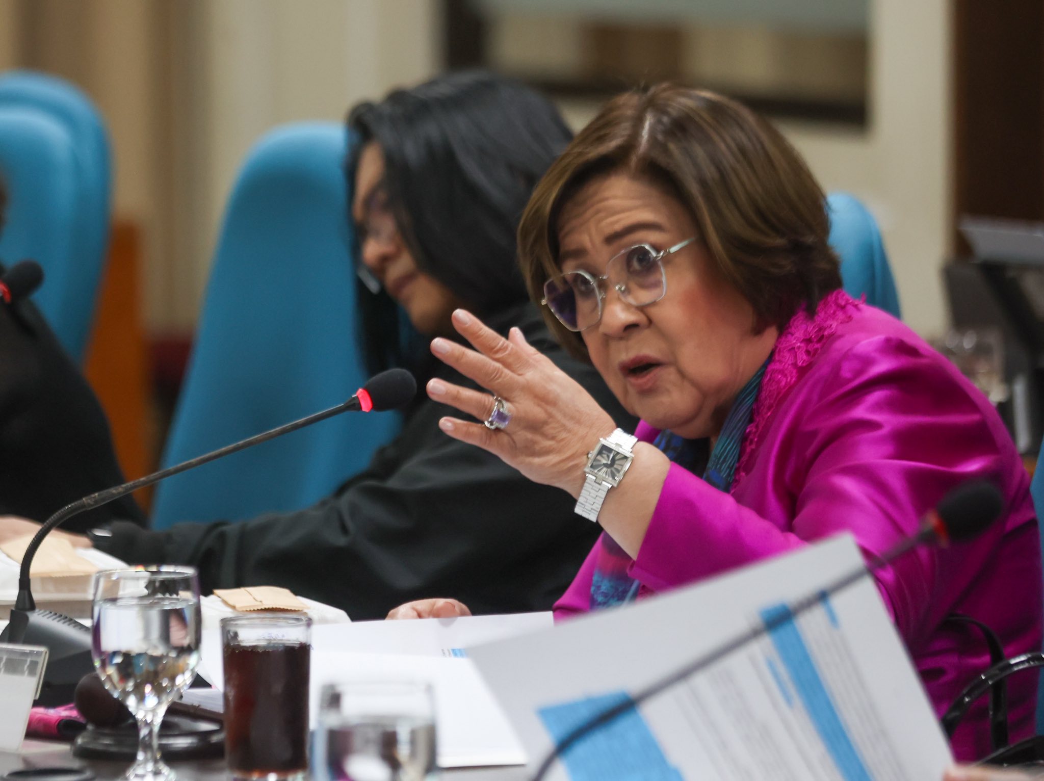 De lima, nais paigtingin ang pagpapalawak sa service contracting