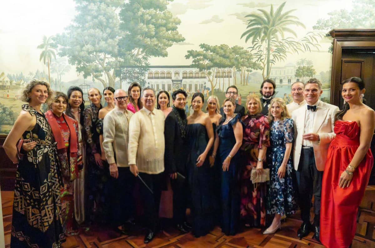 Jonathan Matti (center in a barong) with international delegates (from left): Elsa Jeandedieu, Shirley Hiranand, Sonia Mak, Cinda McClelland Reynolds, Lucia Tait Tolani, Jeffrey Davis, Ella Bridgland, Tham Khalanikham, LA Consing Lopez, Sandy Ma, Jennifer Margolin, Lani Summerville, Jean Loic Garin, Noha El Agizy, Valentine Goux, Karen Wolf, Matthew Brown, Christopher Jackson and Sasha Dennig.