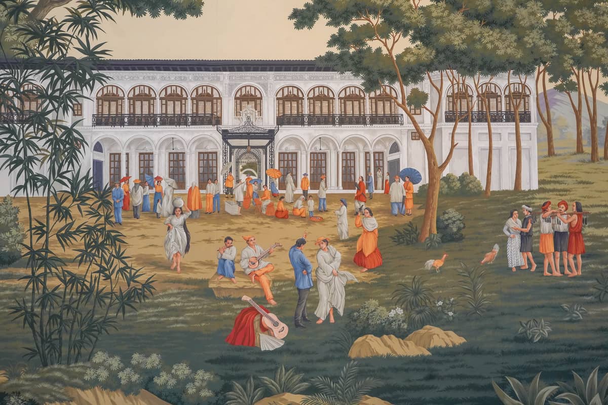 ‘Latina Manila’ Kalayaan Hall with people dancing and merry making by the gardens.
