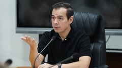 Isko delivers housing relief to 100 Manila families
