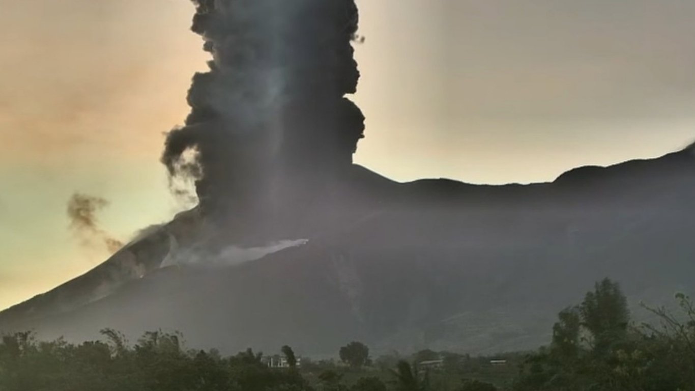 Kanlaon eruption triggers ashfall, Negros class suspension