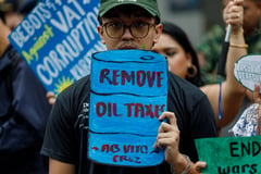 Youth groups protest against gov't's lackluster measures against surging oil prices