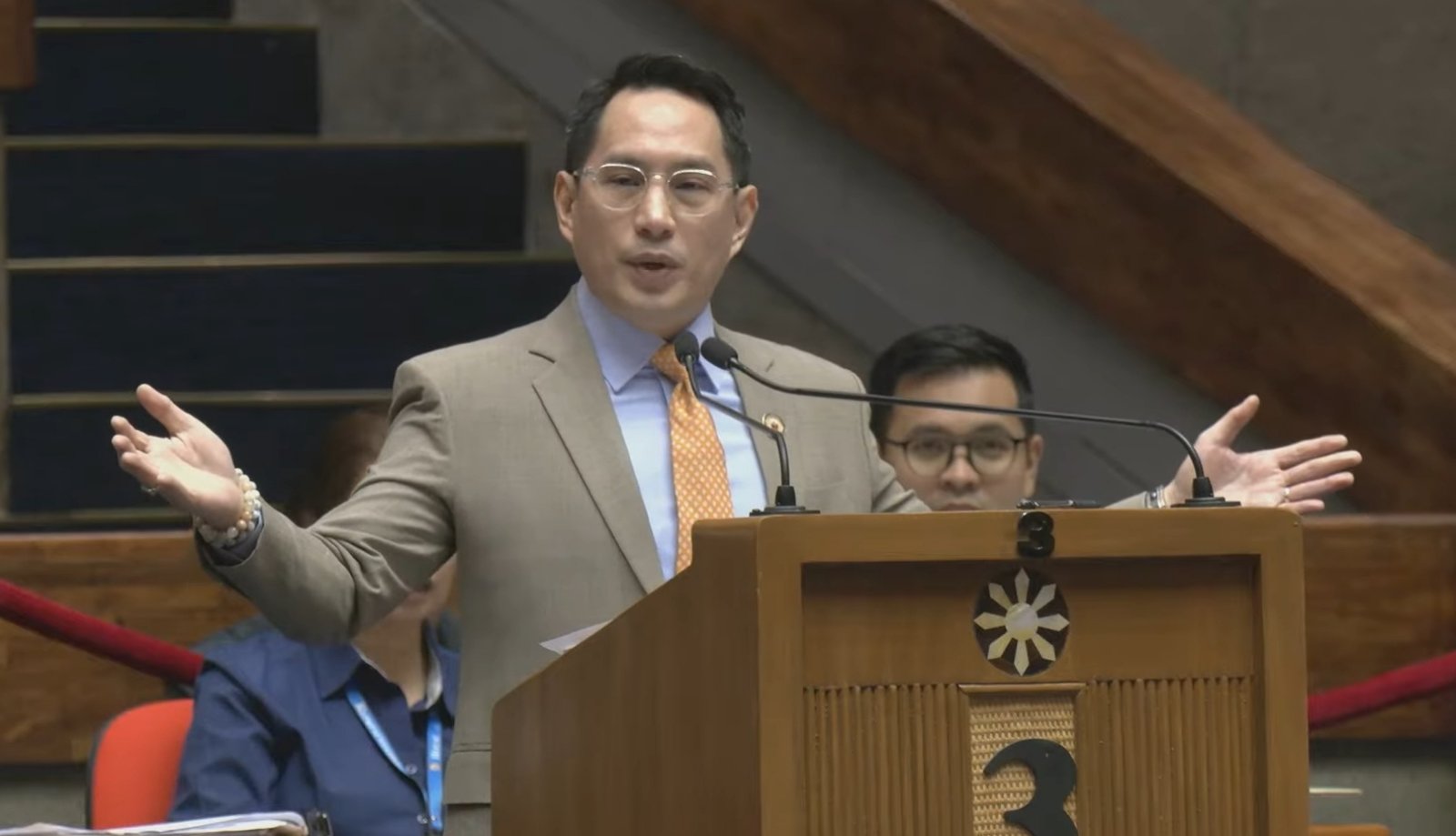 Anti-dynasty bill hits plenary, sparks backlash
