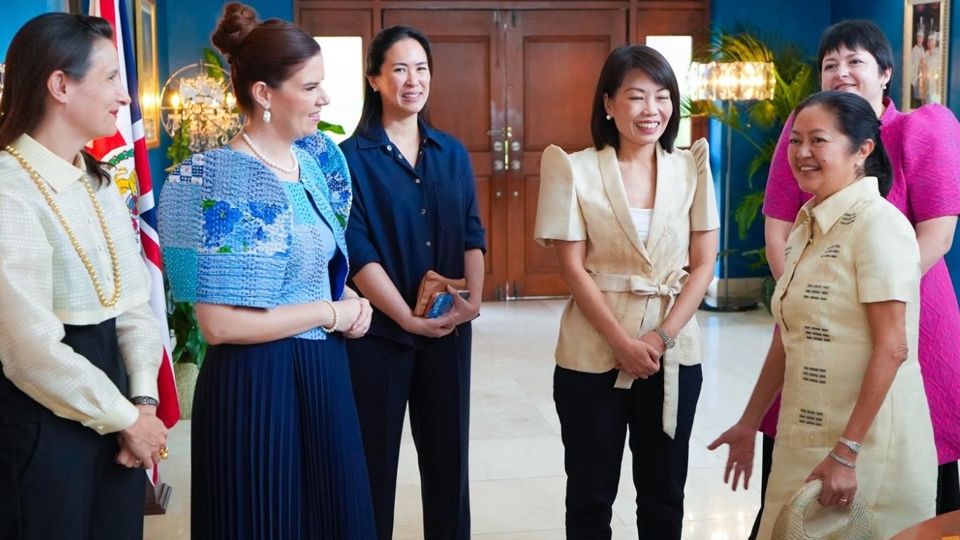 FL: Women envoys inspire, build bridges