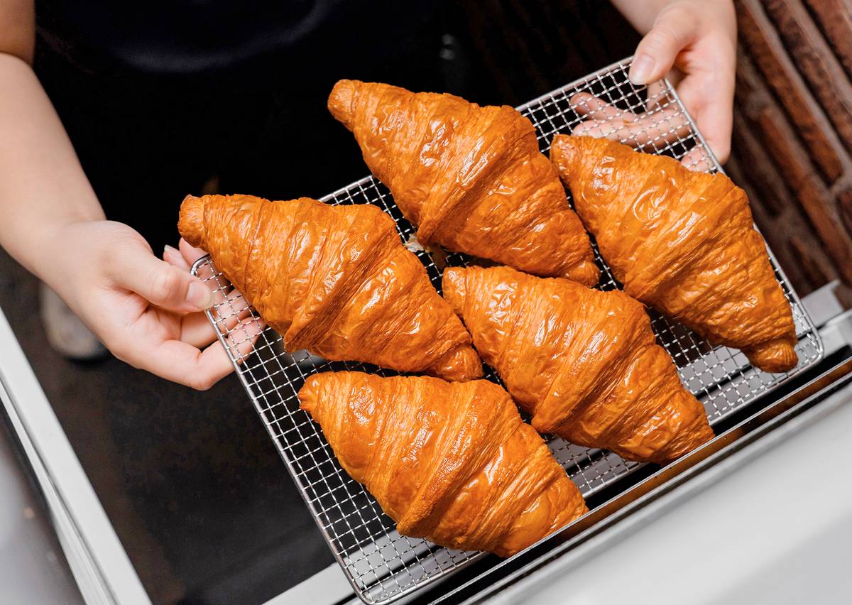 CROISSANTS.