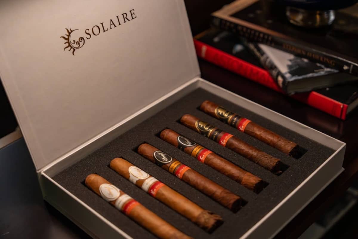 DAVIDOFF cigarettes.