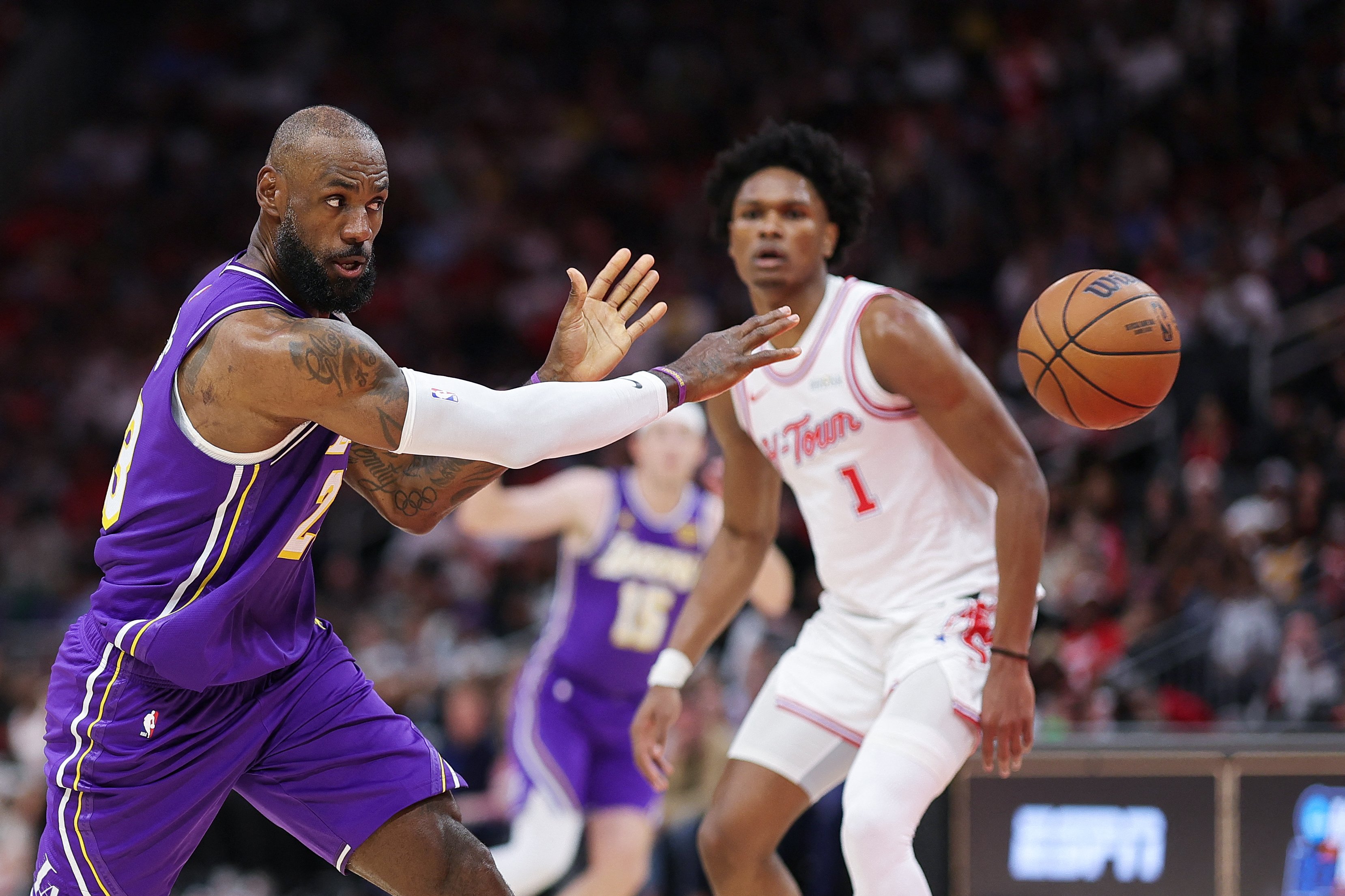 Doncic, James connive as Lakers win streak hits seven