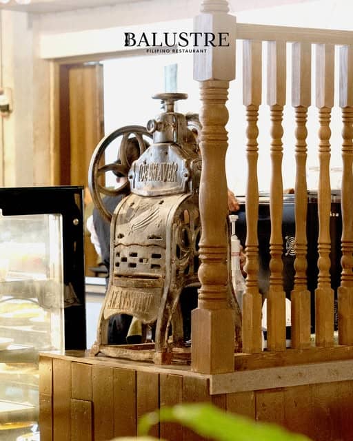 VINTAGE Ice shaver located near the counter, matching the interior design of the place.