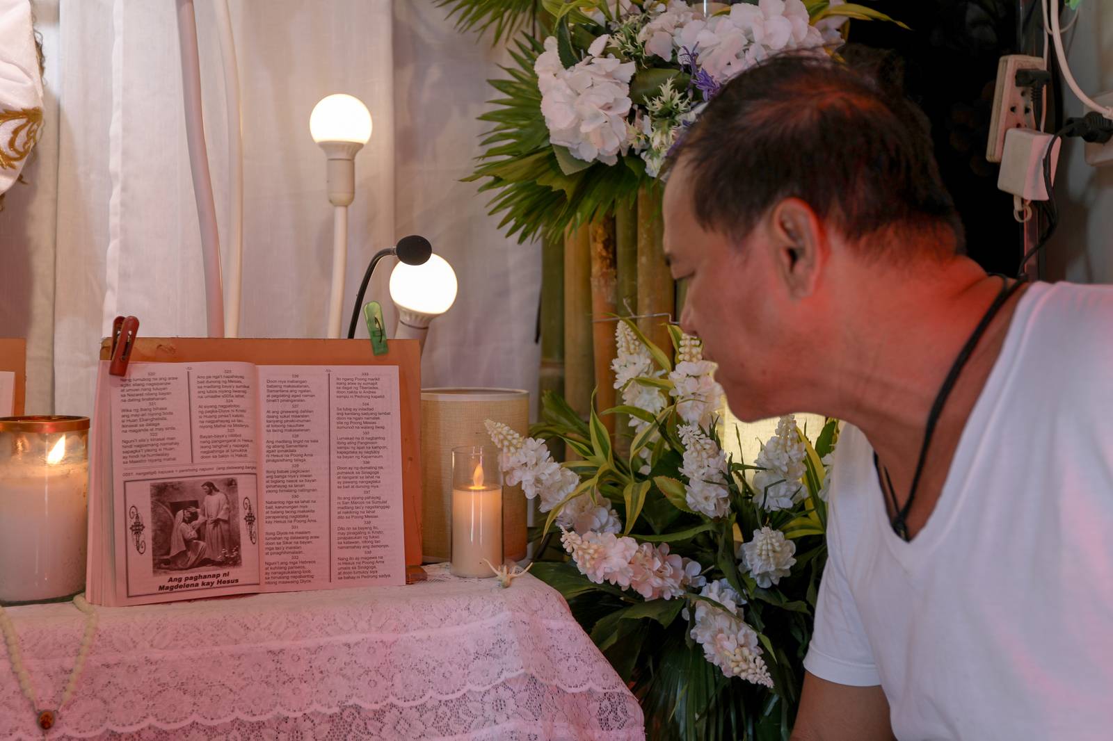 Men are seen performing the “Pabasa” in a small altar in Brgy. San Roque, Navotas on Saturday, 21 March, 2026.| Aram Lascano