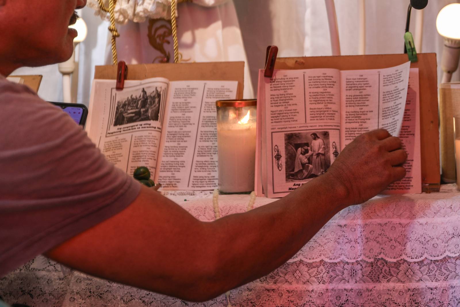 Men are seen performing the “Pabasa” in a small altar in Brgy. San Roque, Navotas on Saturday, 21 March, 2026.| Aram Lascano